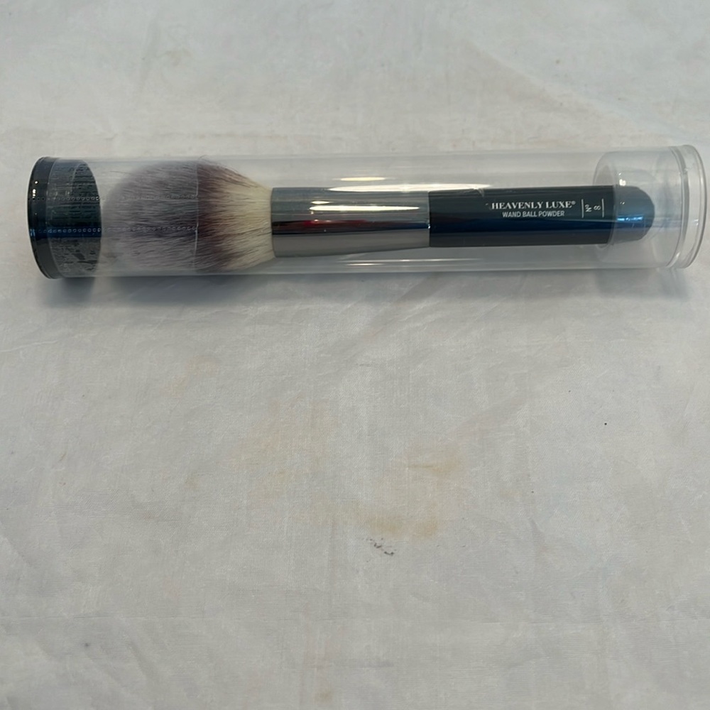 It Cosmetics Heavenly Luxe Wand Ball Brush